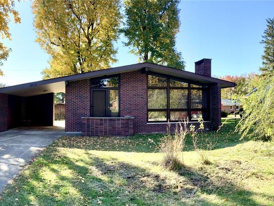 1070 Monroe St, Carlyle, IL 62231