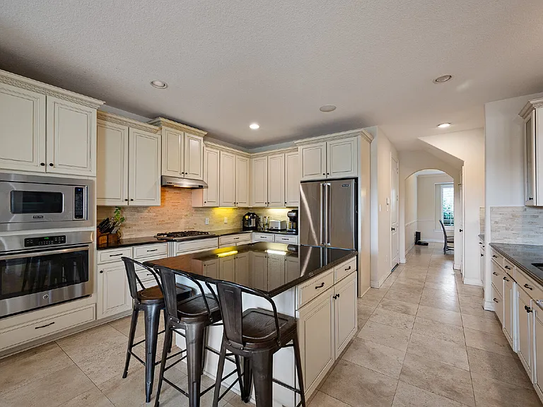 4627 Miramar Dr — Photo 10