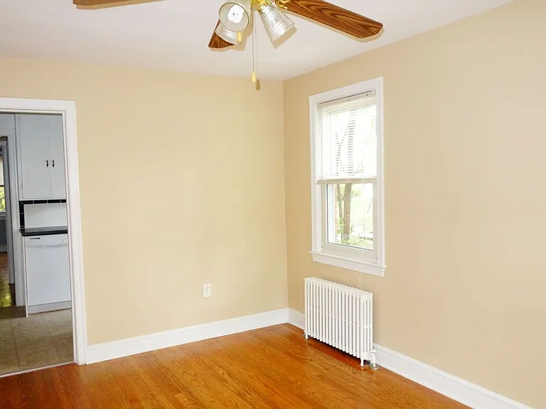 8206 Greenwood Ave — Photo 57