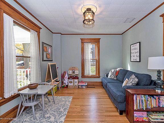 3rd image of 518 W Ash St