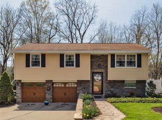 487 Fielding Dr, Pittsburgh, PA 15235