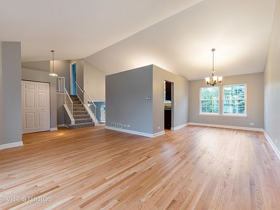 3rd image of 542 Shaker Ln