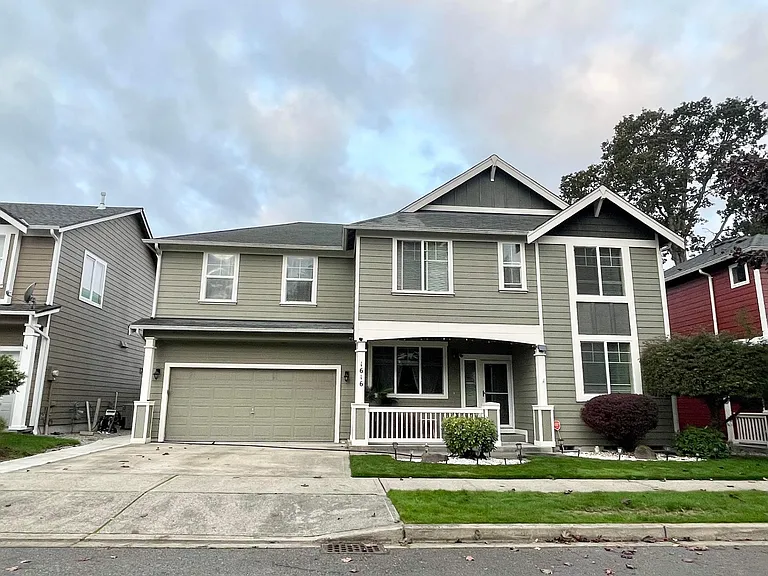 1616 Farina Loop SE — Photo 1
