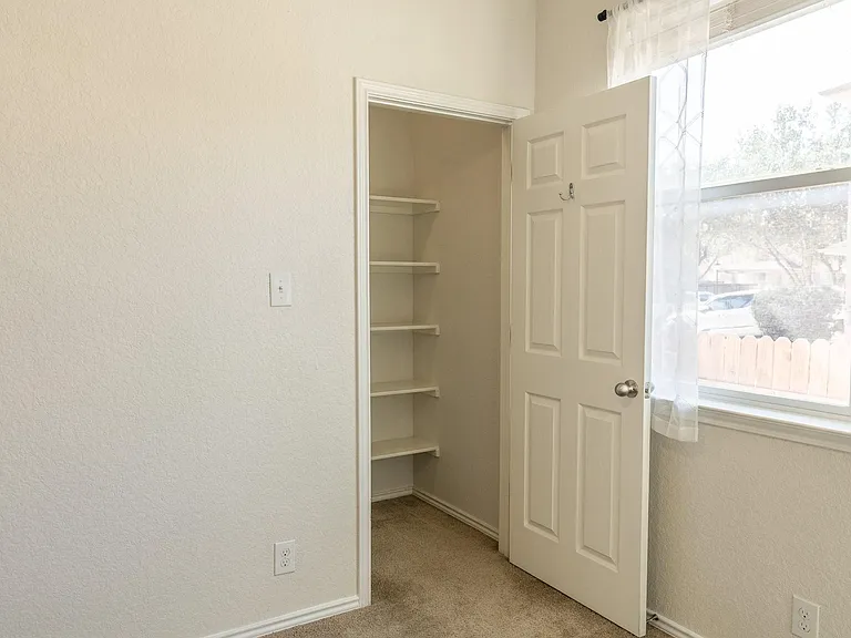 6913 Abbey Fls — Photo 22
