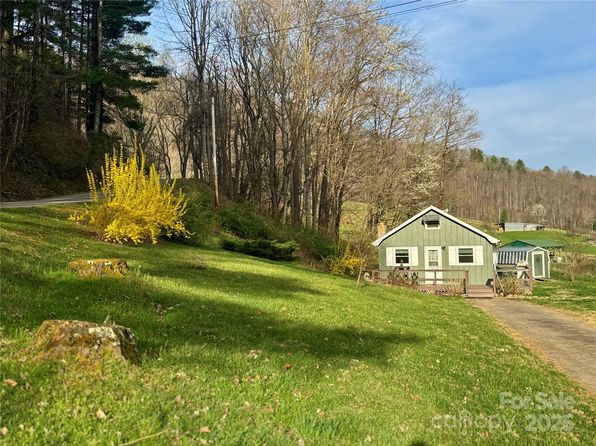 24 Baldridge Dr, Burnsville, NC 28714