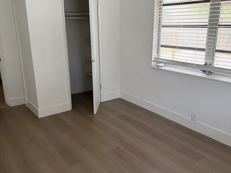 2751 NE 3rd Ave — Photo 5