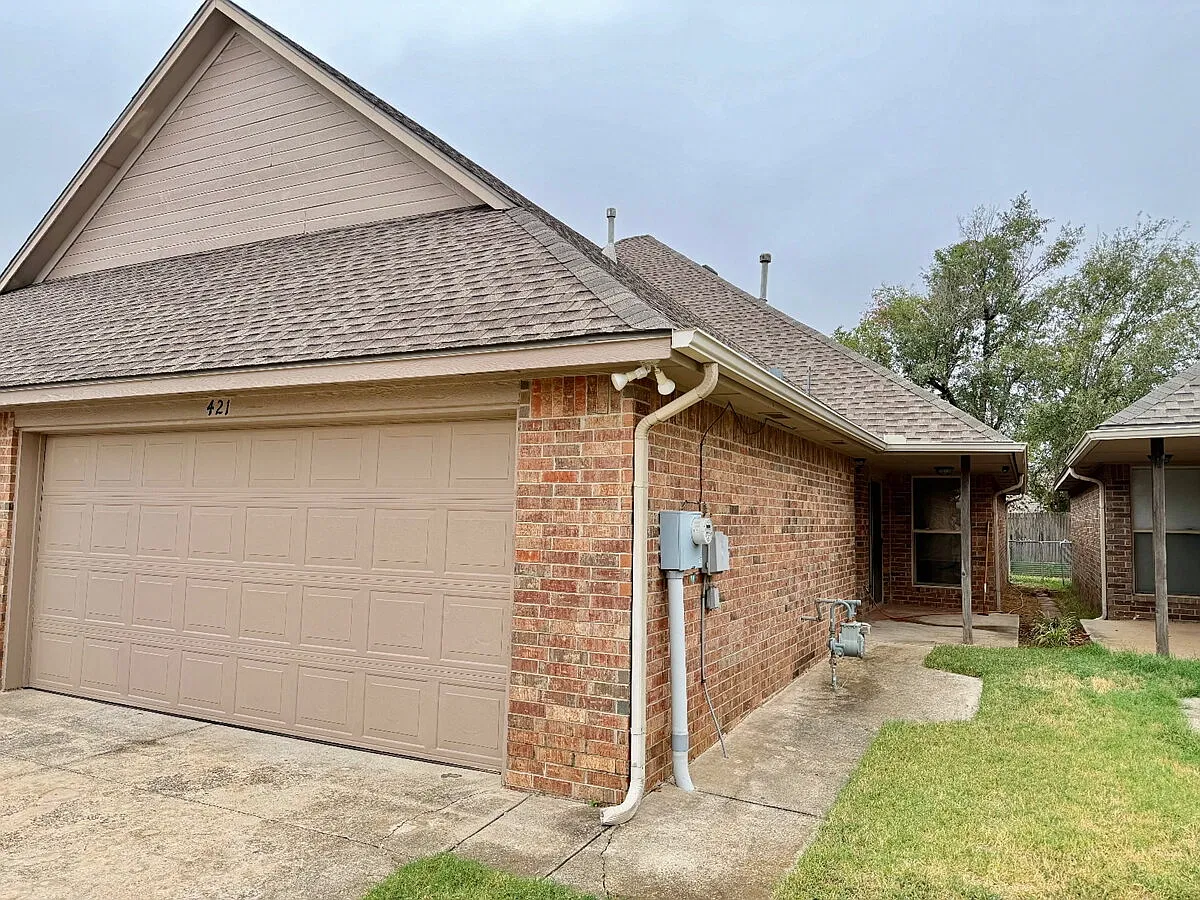 2 bed, 2.0 bath, 1066 sqft, $1,200 — Photo 1