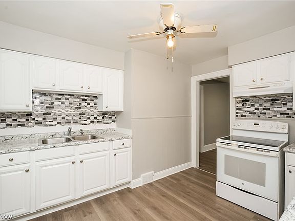 5th image of 19381 Monterey Ave