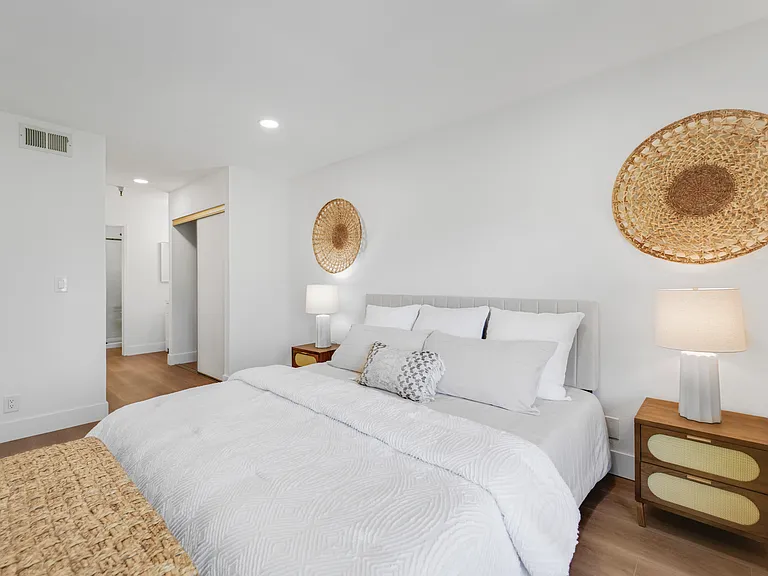2111 Latham St #307 — Photo 54
