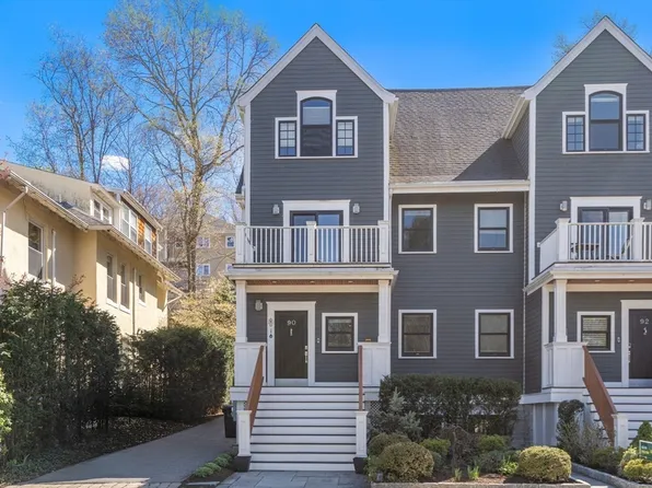 90 Columbia St #U90, Brookline, MA 02446