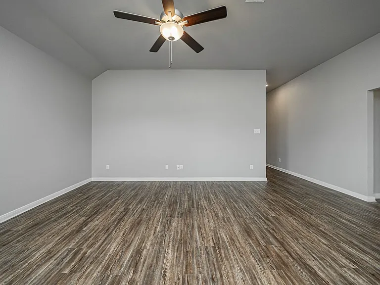 1368 Kingsgate Dr — Photo 8