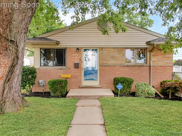 18727 Marquette St, Roseville, MI 48066