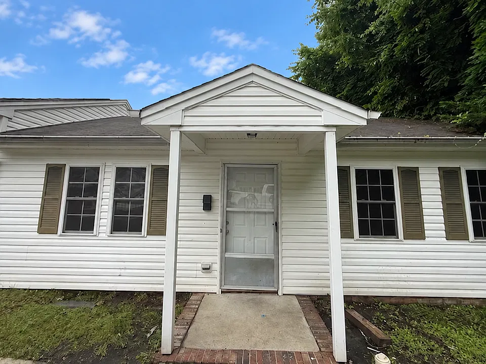 Two bedroom, one bath apartment in Burlington