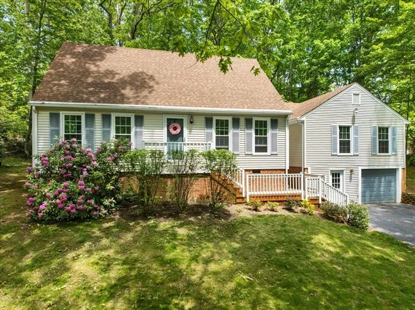 1290 Sherwood Dr, Christiansburg, VA 24073