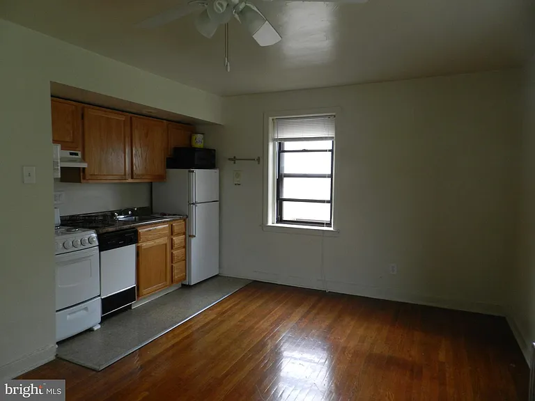 1934 Waverly St #B303 — Photo 6