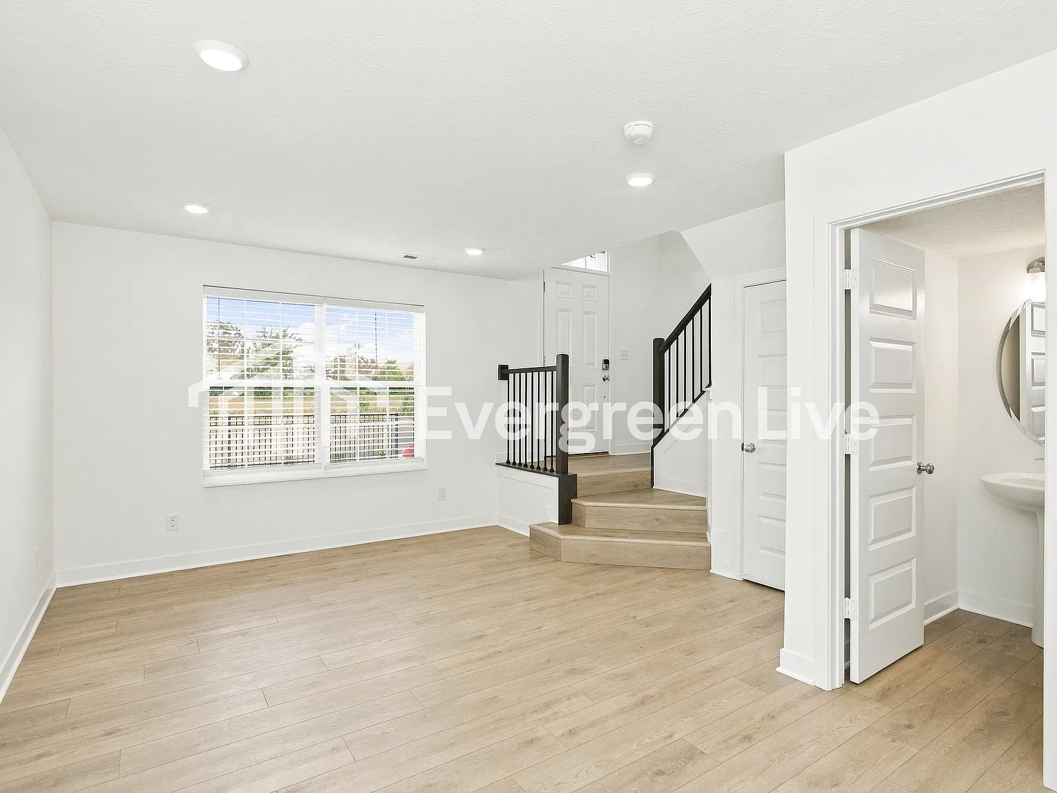 3 bed, 3.0 bath, 1710 sqft, $2,085 — Photo 4