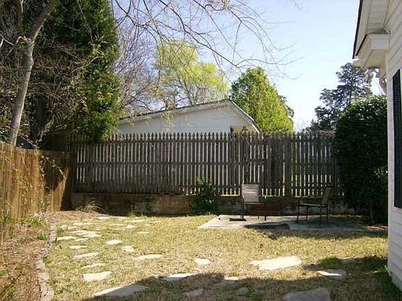 3rd image of 544 Palmetto Ln SW