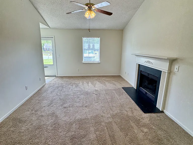 1405 A Angels End #A — Photo 2