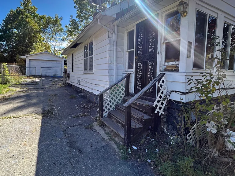 406 E Piper Ave — Photo 2
