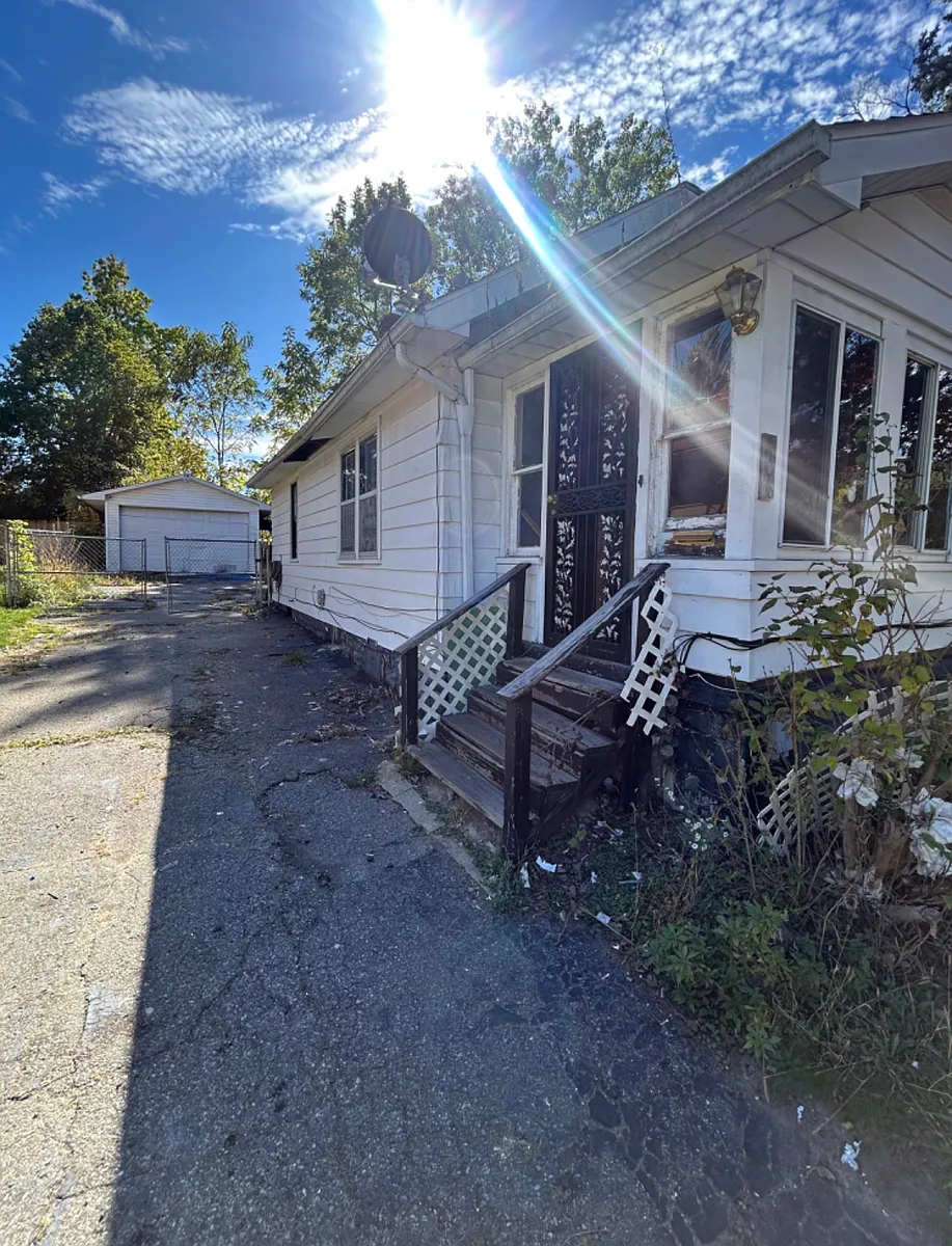 Building Photo - 406 E Piper Ave