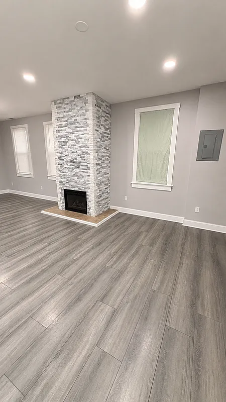 3 bed, 1.5 bath, 1152 sqft, $2,100 — Photo 3