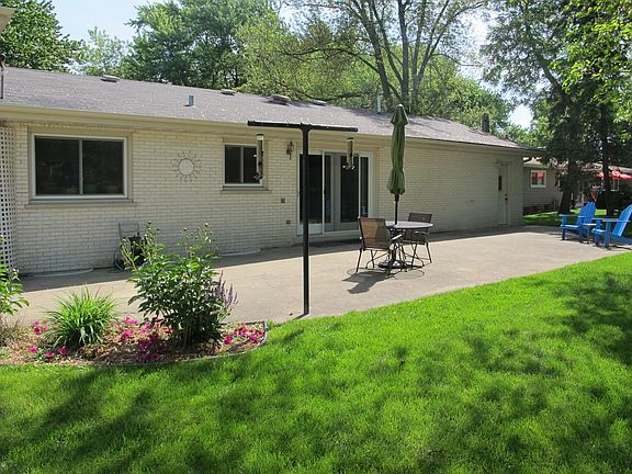 5th image of 118 Oak St