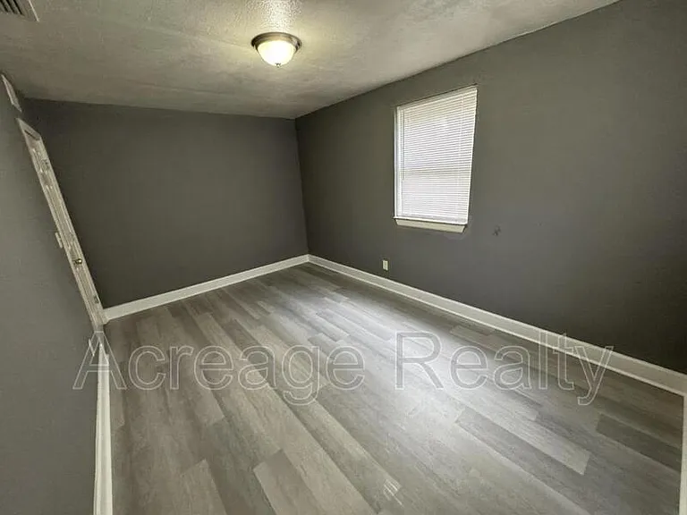4114 Moncrief Rd — Photo 9