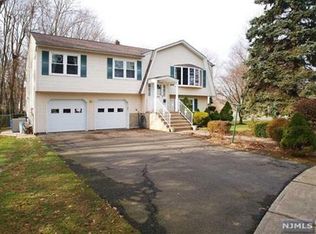 14 Michaels Ln, Closter, NJ 07624