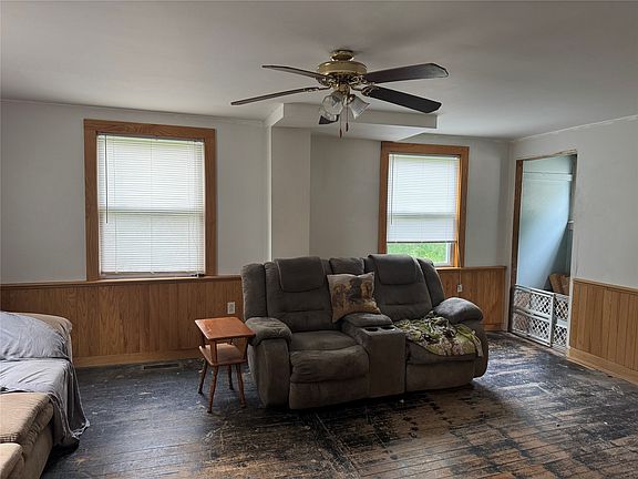 5th image of 33 Academy St