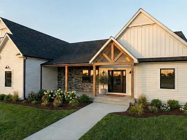 52 Round Farm Rd, Rehoboth, MA 02769