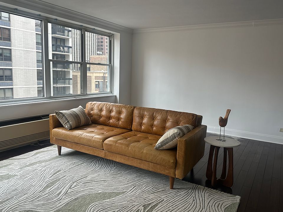 Living Room (newly painted)