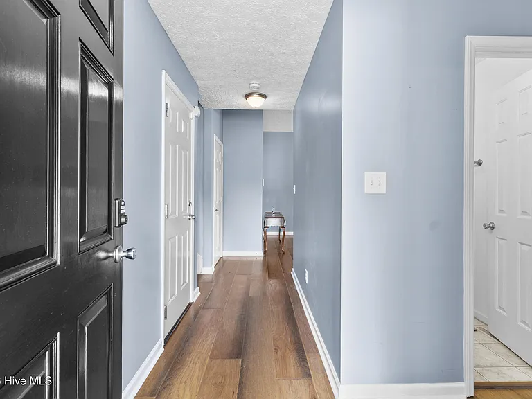 108 Camberly Ln — Photo 5