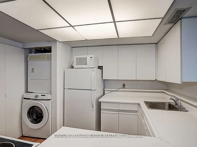 1001 Bay St #514 — Photo 17