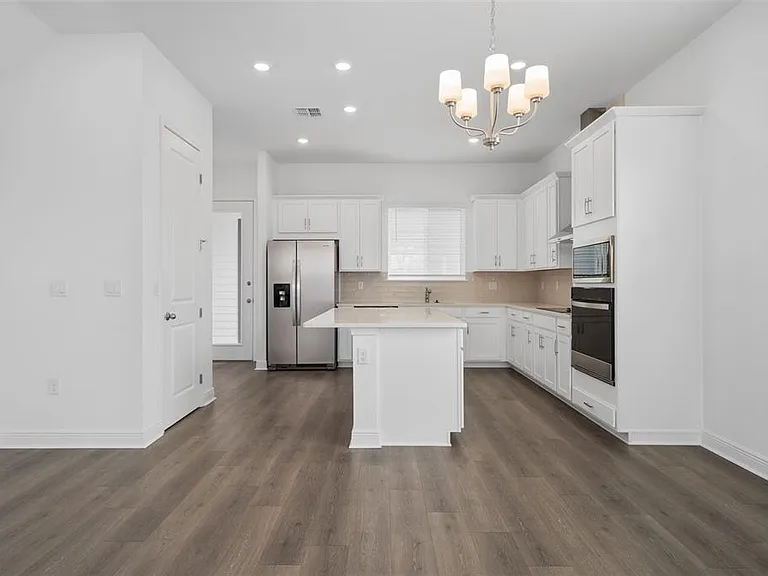 6573 Quest St — Photo 11
