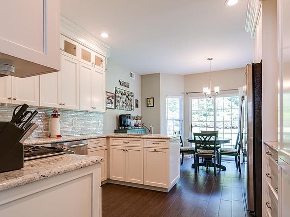 5th image of 11 Paddington Cir