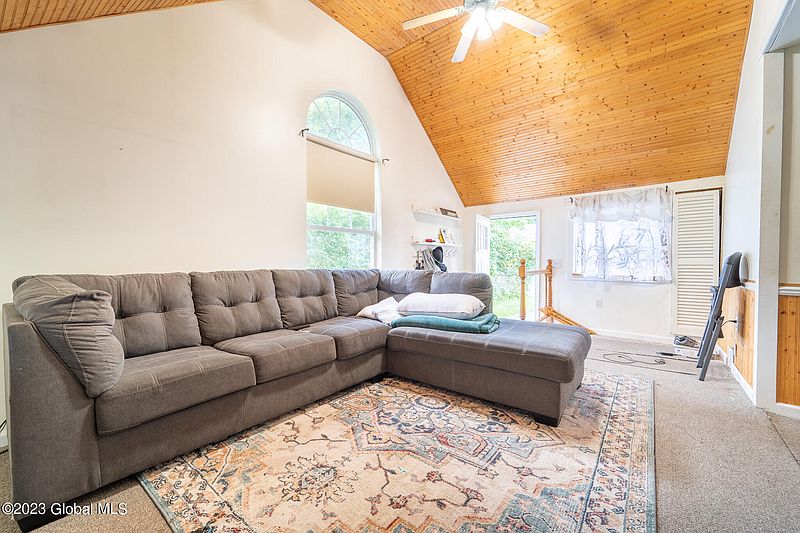 4th image of 16 Hillside Drive