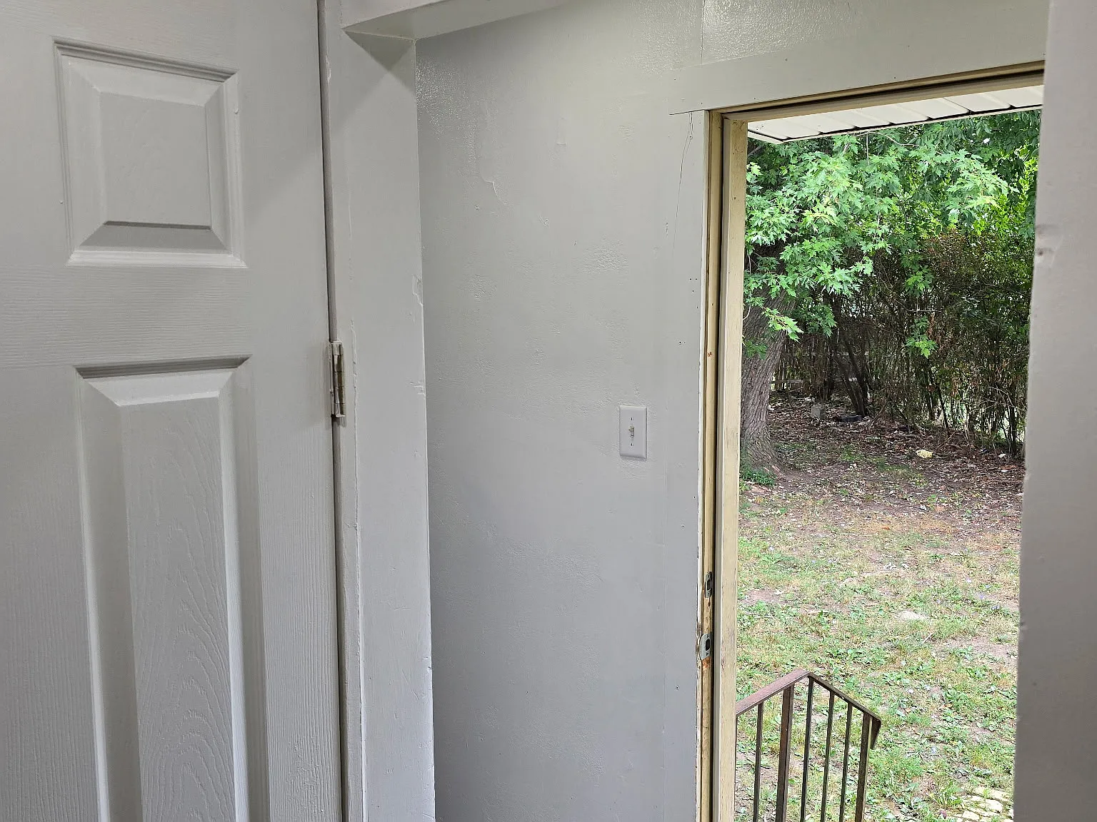 3 bed, 1012 sqft, $950 — Photo 1