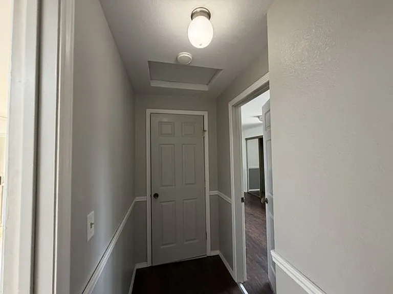 100 W Robert Pl — Photo 10