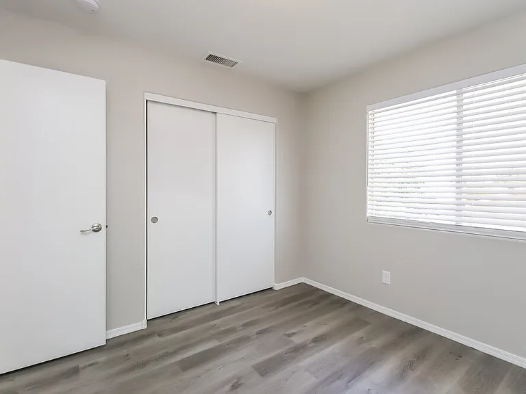1036 W Olive Ave — Photo 15