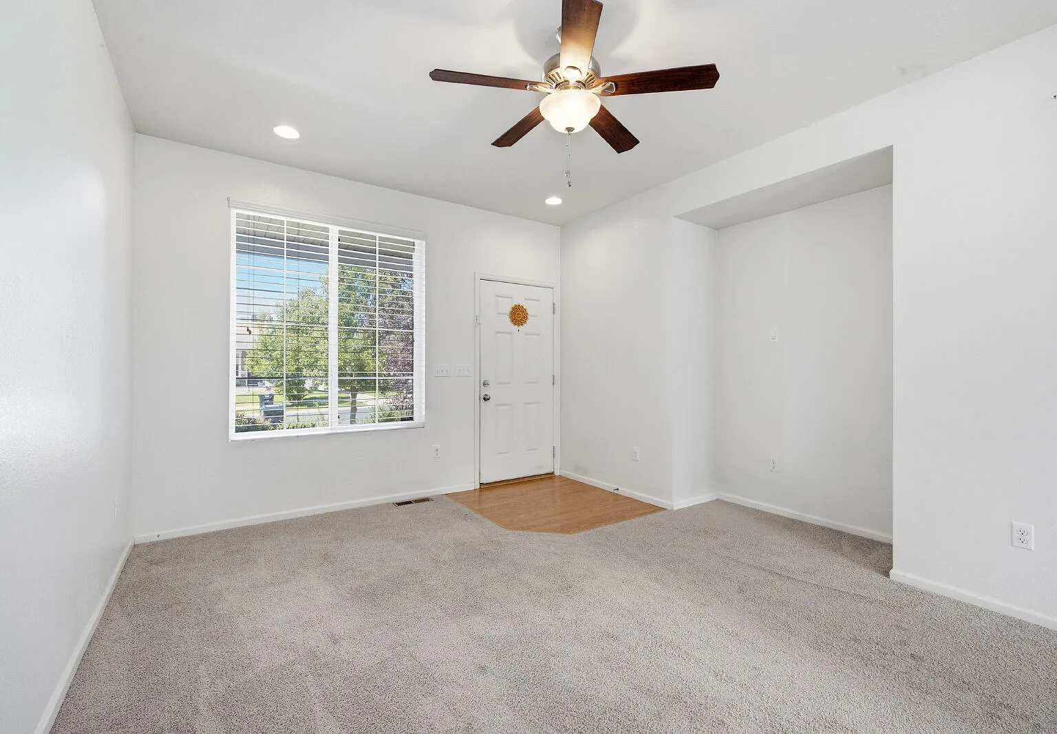 3 bed, 2.5 bath, 1744 sqft, $2,850 — Photo 2