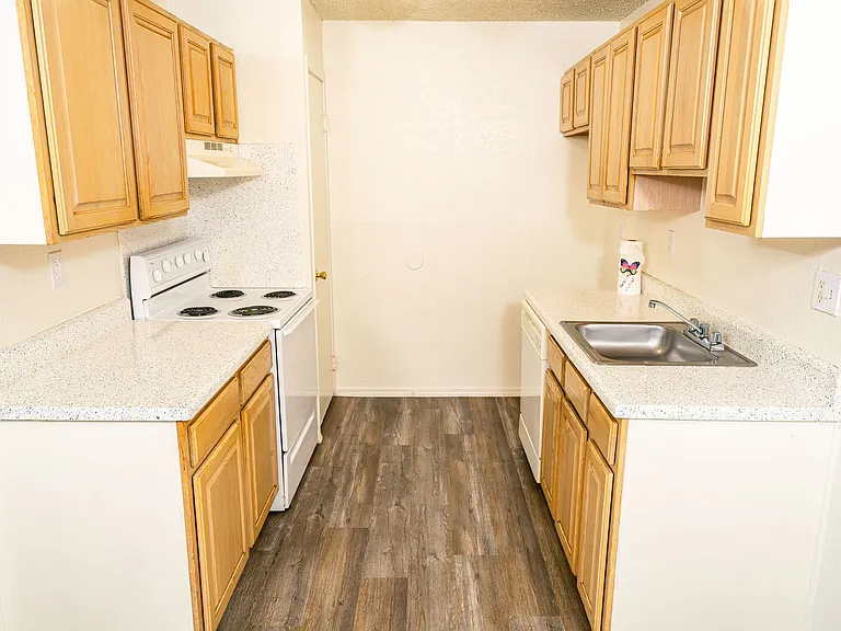 Tamarack Place Apartments — Photo 3