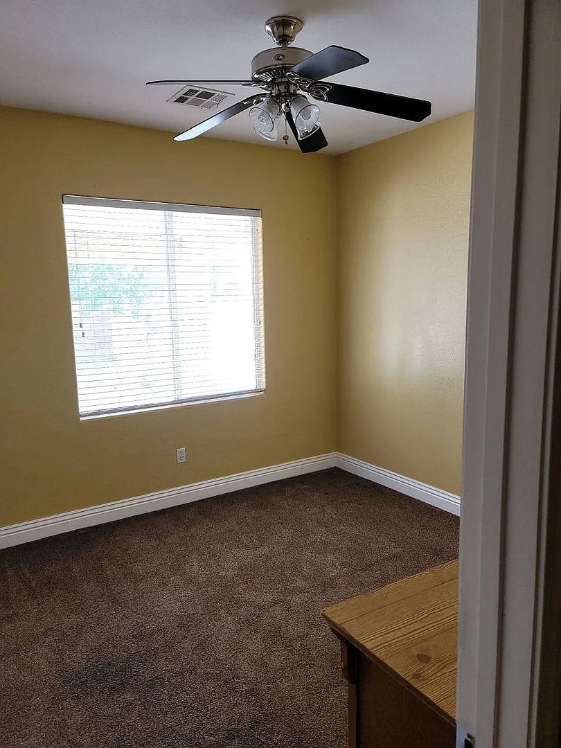 Amazing Home 3 Bedroom Available! — Photo 2