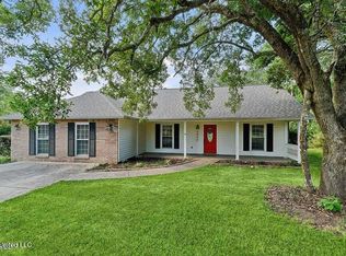 7050 Red Bud Ln, Ocean Springs, MS 39564