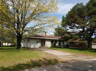 821 Bartelt St, Gresham, WI 54128