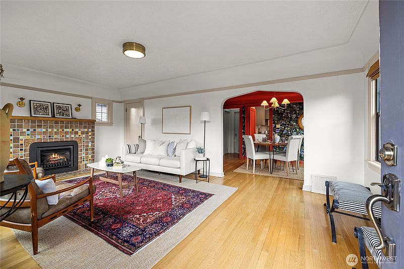 3rd image of 2355 45th Avenue SW
