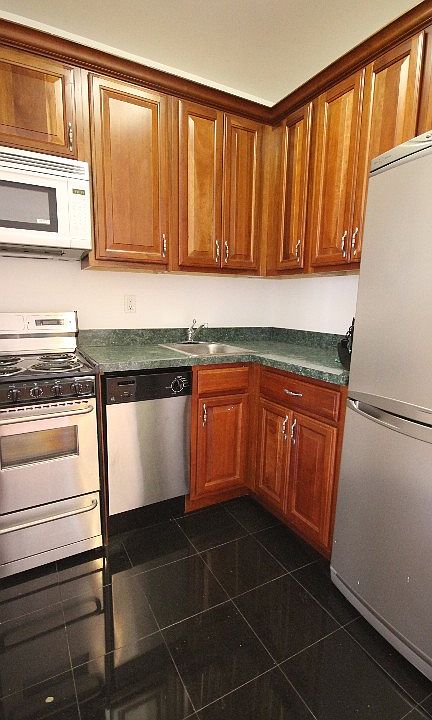 1st image of 460 W 50th St APT 3B