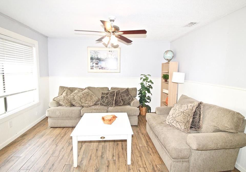 1st image of 506 N 3rd St APT 1