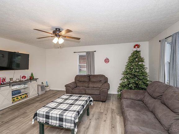 5th image of 378 Thomas Dr