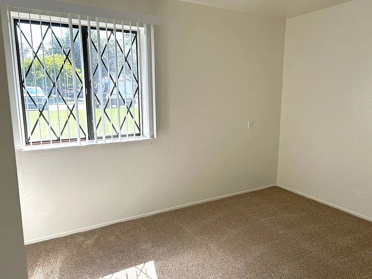 Woodland Place Apartments — Photo 37