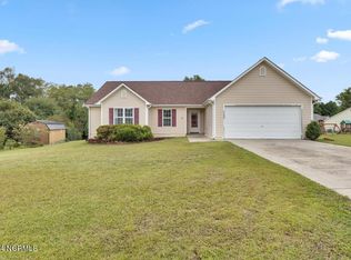 117 Camellia Creek Dr, Richlands, NC 28574